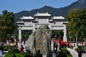 郑州到龙门石窟少林寺一日游 河南龙门石窟旅游攻略 洛阳一日游