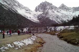 毕棚沟温泉雪山羌乡臧寨二日游